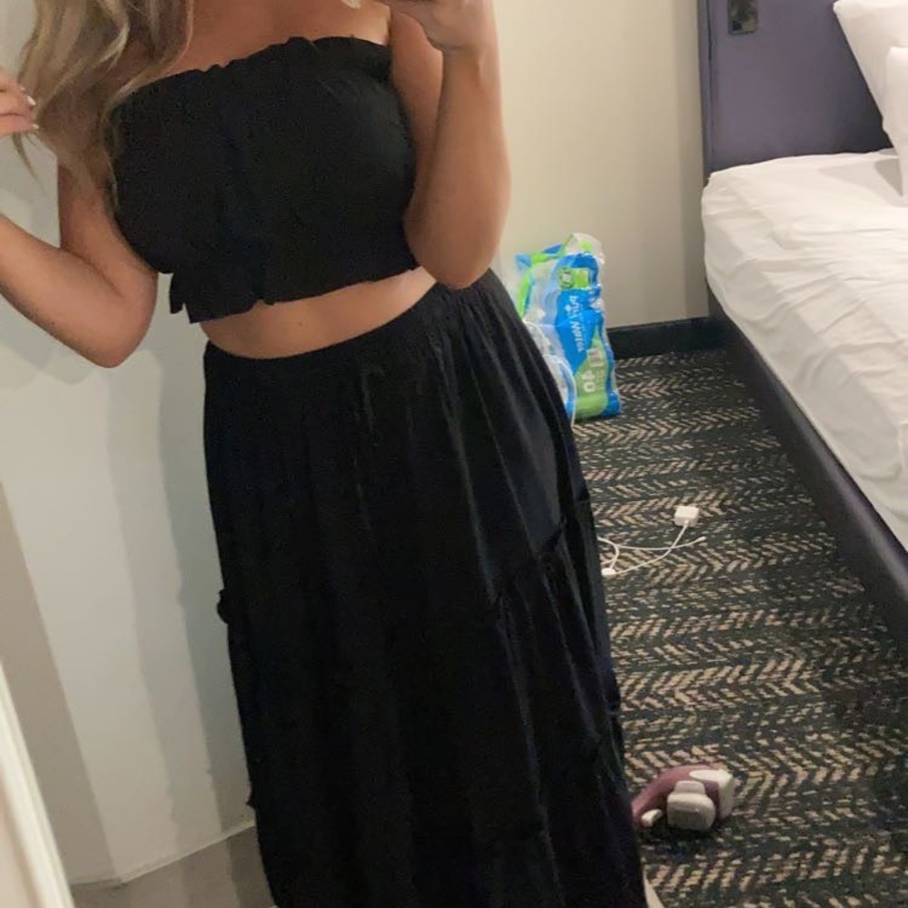 SHEIN BLACK STRAPLESS BANDEAU TOP AND MATCHING MAXI SKIRT - Picture 6 of 6
